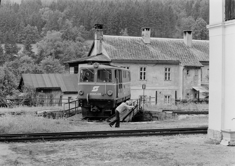 http://images.bahnstaben.de/HiFo/00030_Interrail 1982 - Teil 5  Ybbstalbahn mit Dampf und Diesel/3865326264333137.jpg